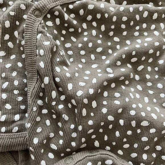 MakeMake Organics Onesie - Picture 2 of 3